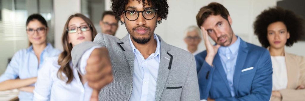 الكنيسة إلى الأعضاء الأكبر سنًا: “ابتعدوا من فضلكم”