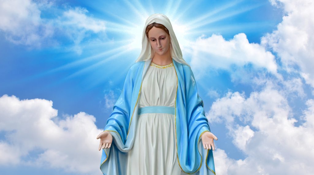 Marian Statue Attracts Thousands