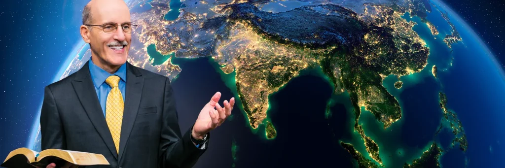 El pastor Doug predica ante miles de personas en el sur de Asia
