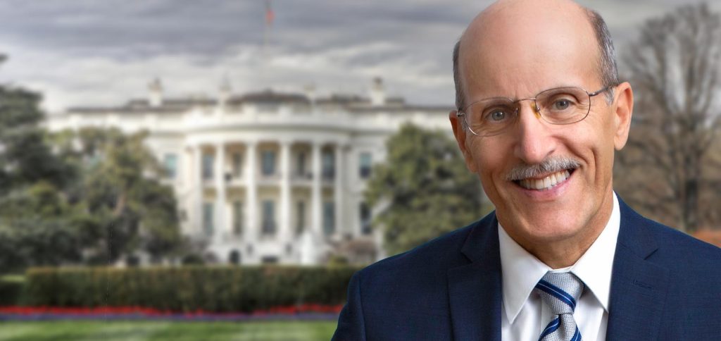 O pastor Doug participa da Cúpula da Mídia Religiosa na Casa Branca