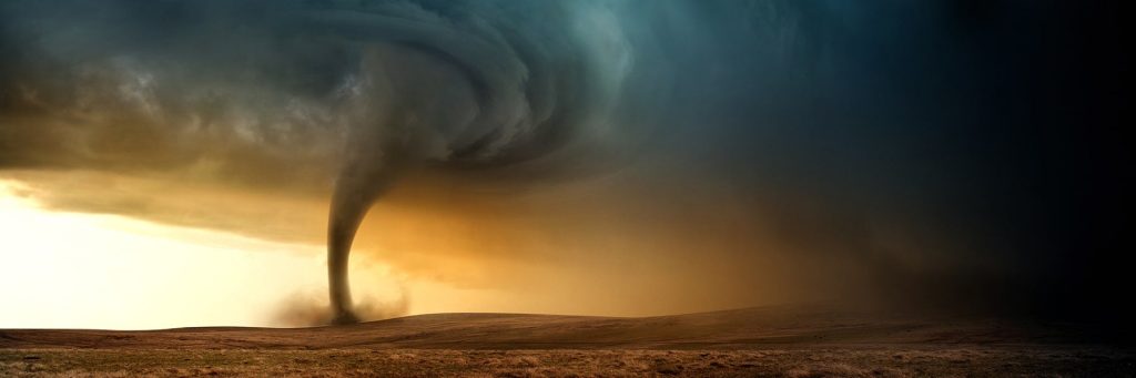 En serie tornados ödelägger Mellanvästern och södra USA